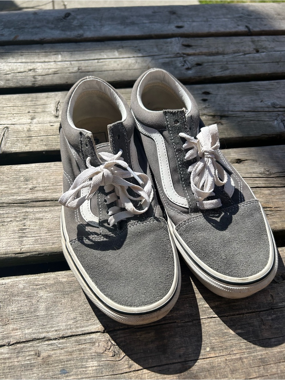 Women’s Gray Low-Top Skate Sneakers with White Stripe
